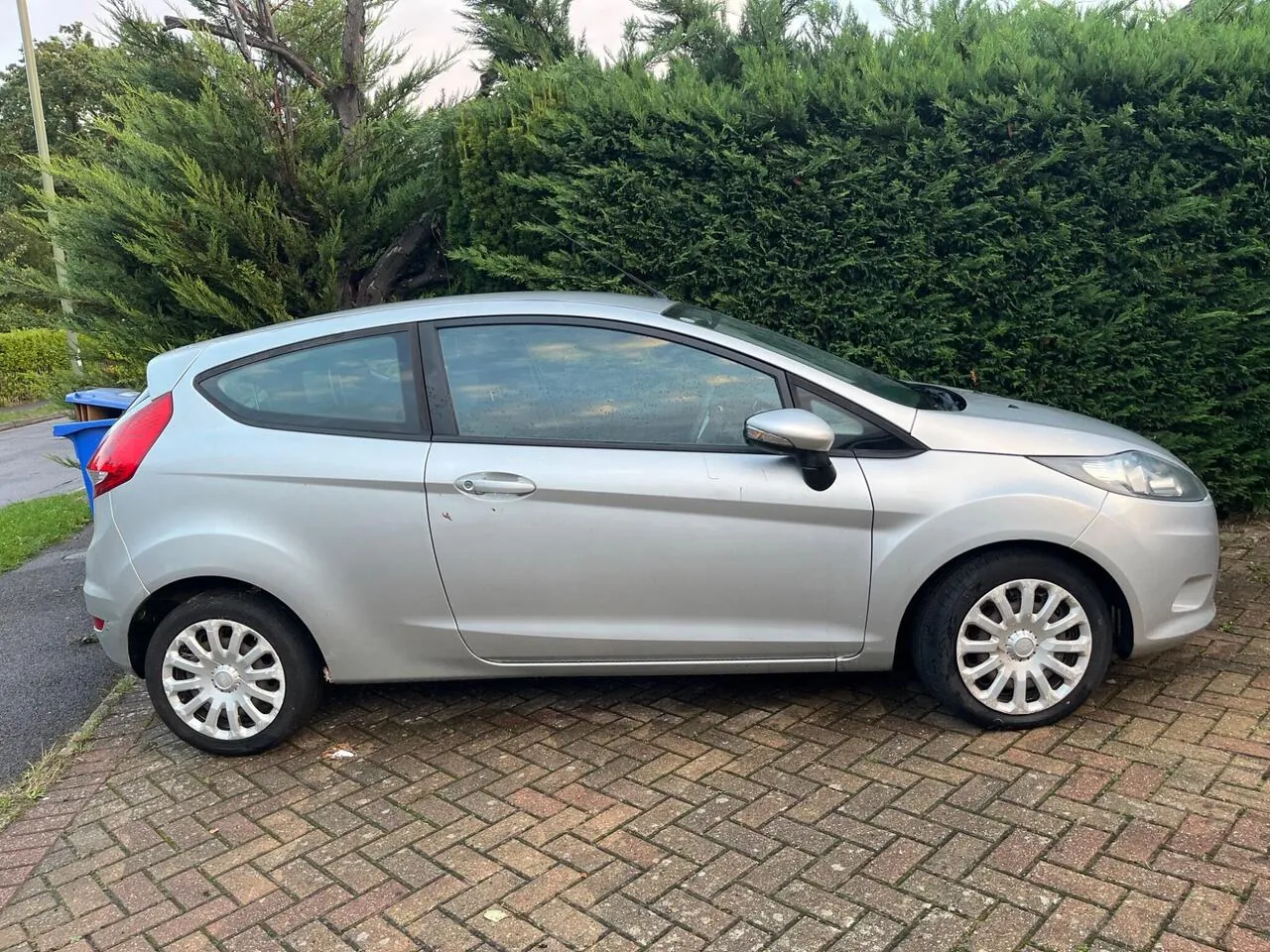 Ford Fiesta 2012 photo 2