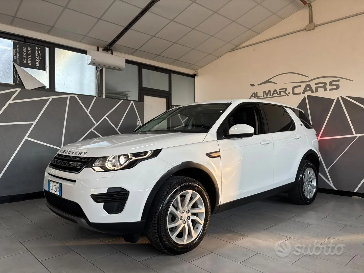 Land Rover Discovery Sport 2017 photo 3