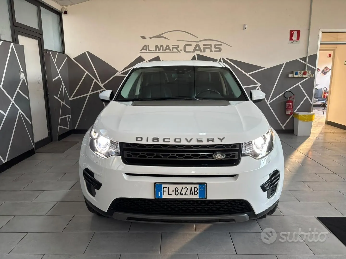 Land Rover Discovery Sport 2017 photo 2