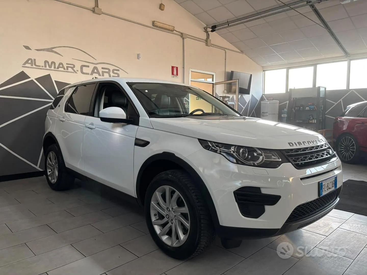 Land Rover Discovery Sport 2017 photo 4