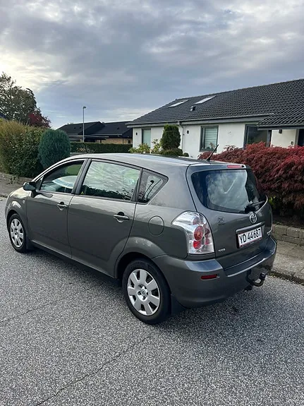 Toyota Corolla Verso 2006 photo 2