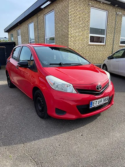Toyota Yaris 2011 photo 4