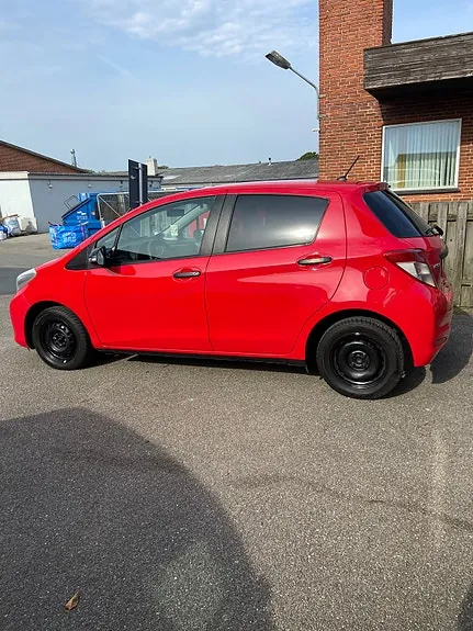 Toyota Yaris 2011 photo 2