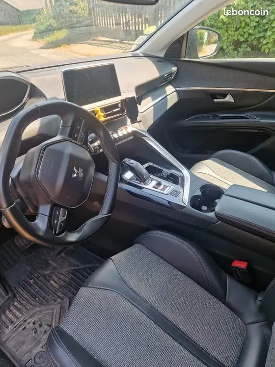 Peugeot 5008 2020 photo 2