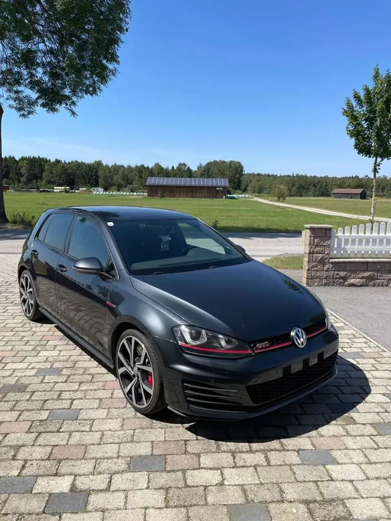 Volkswagen Golf 2013 photo 2