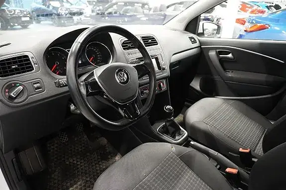Volkswagen Polo 2017 photo 2