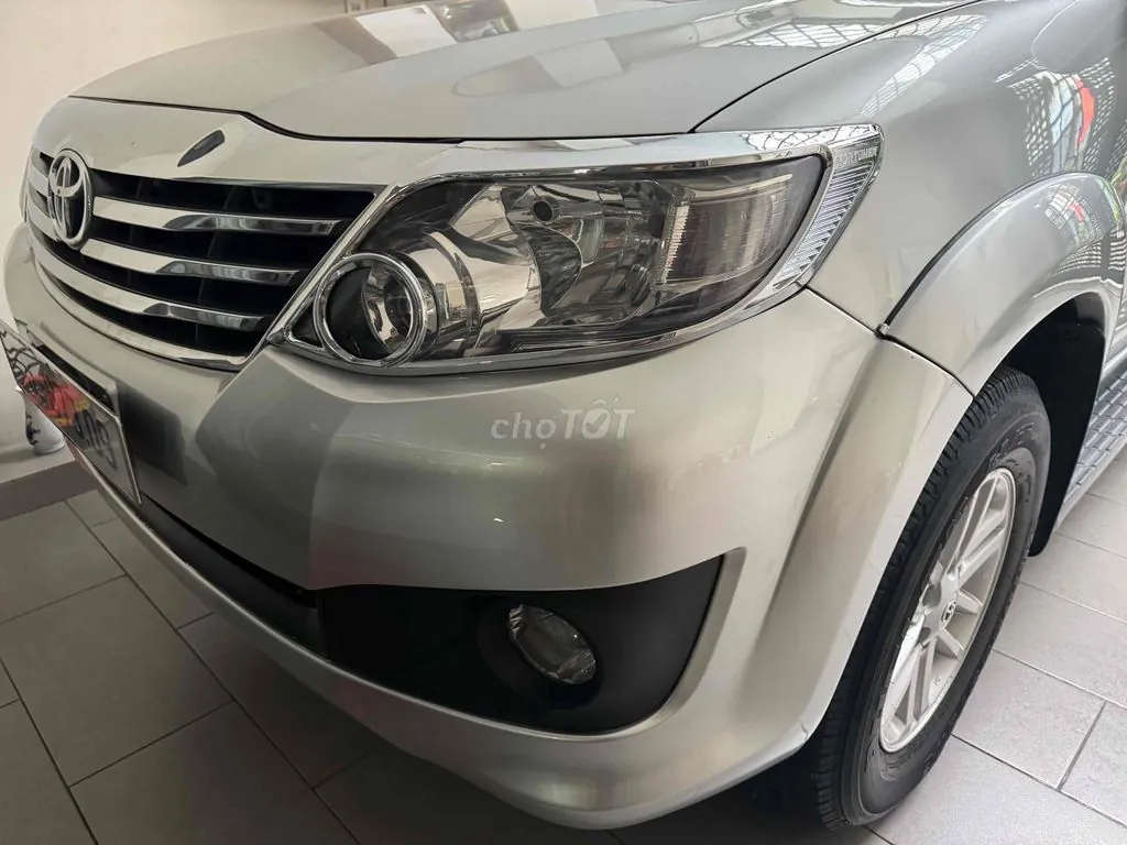 Toyota Fortuner 2012 photo 2