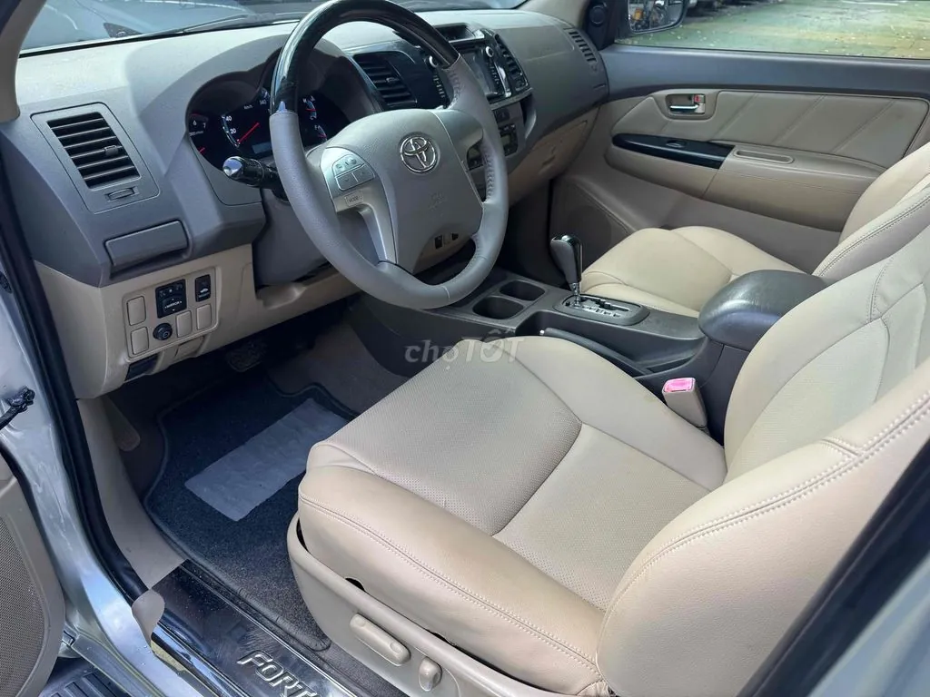 Toyota Fortuner 2012 photo 3