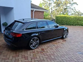 Audi S4 2010 photo 2