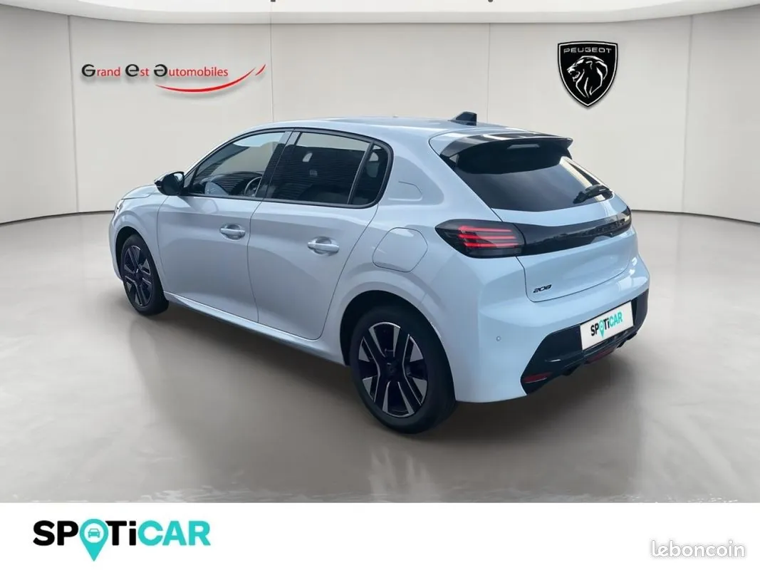 Peugeot 208 2024 photo 3