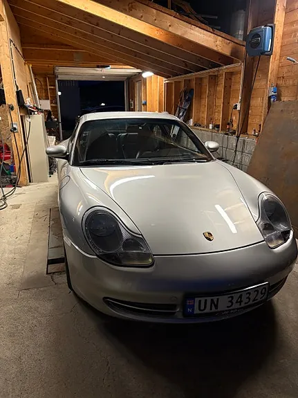 Porsche 911 Carrera 1998 photo 2