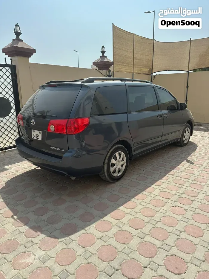 Toyota Sienna 2009 photo 4