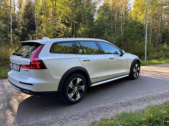 Volvo V60 Cross Country 2019 photo 3