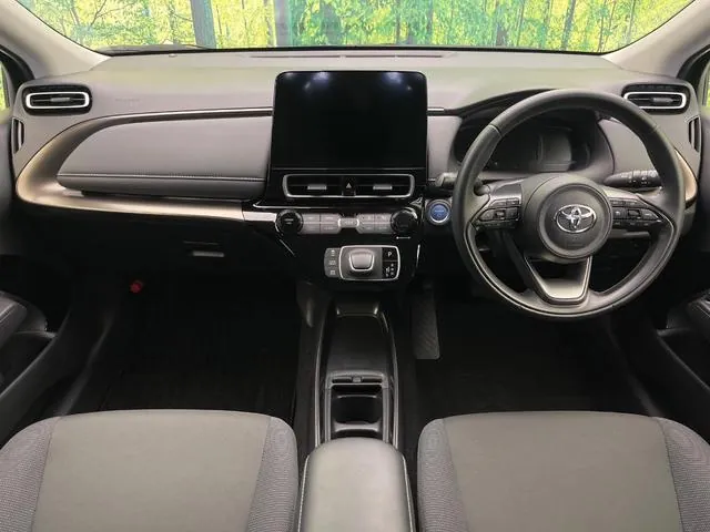 Toyota Aqua Z 2022 photo 2