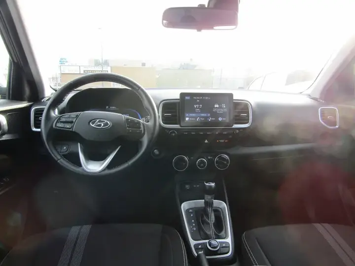 Hyundai Venue 2025 photo 2