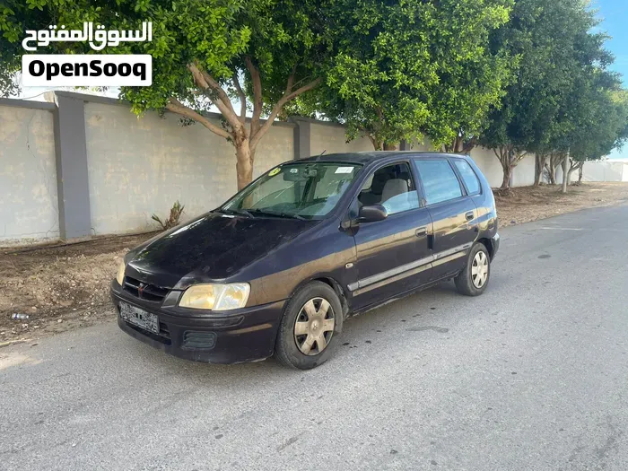Mitsubishi Space Runner 2003 photo 2