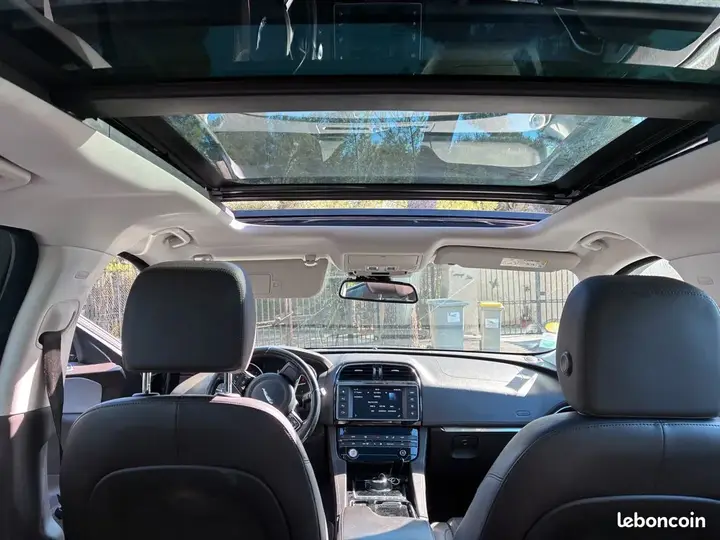 Jaguar F-Pace 2018 photo 3