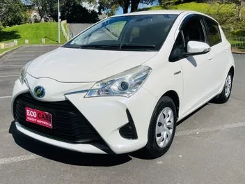 Toyota Yaris 2017 photo 2