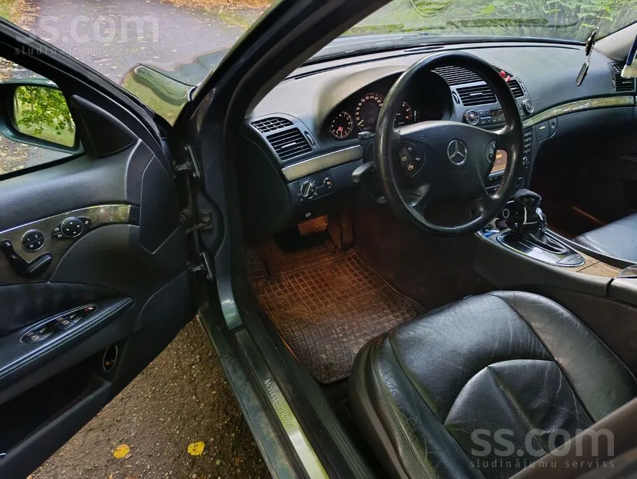 Mercedes-Benz E220 2003 photo 4