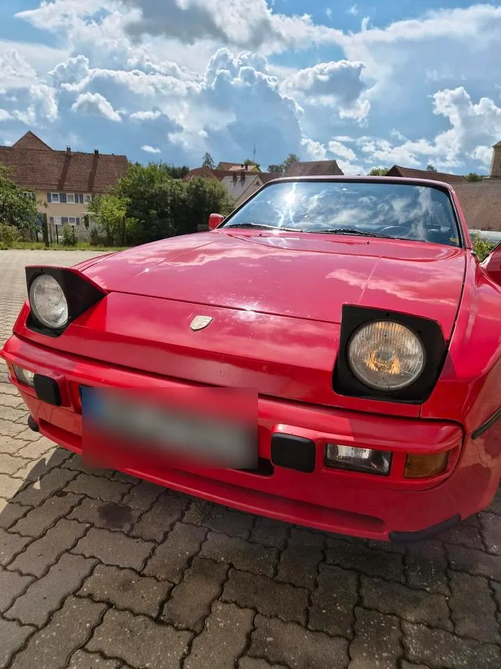 Porsche 944