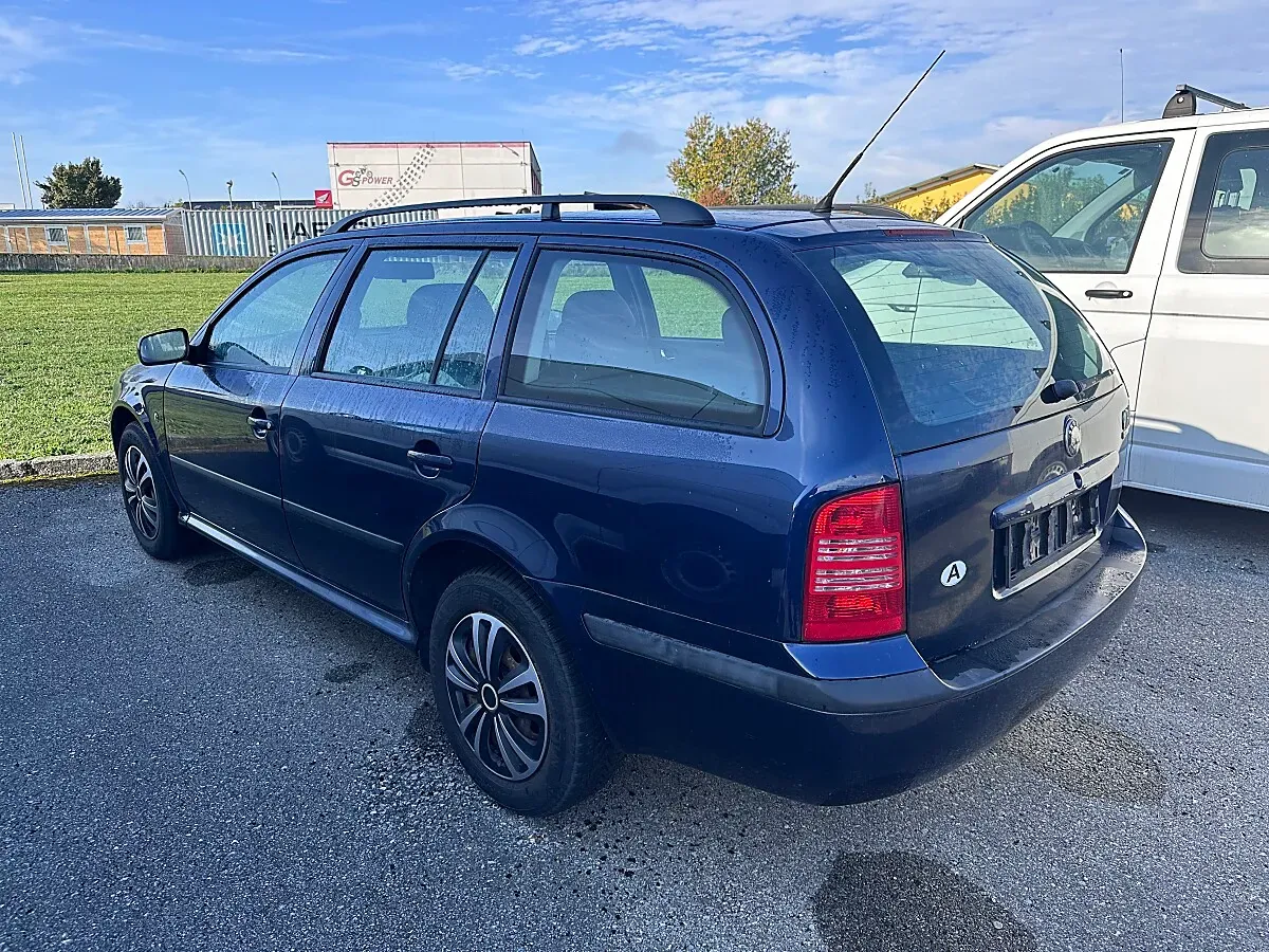 Skoda Octavia 2001 photo 2