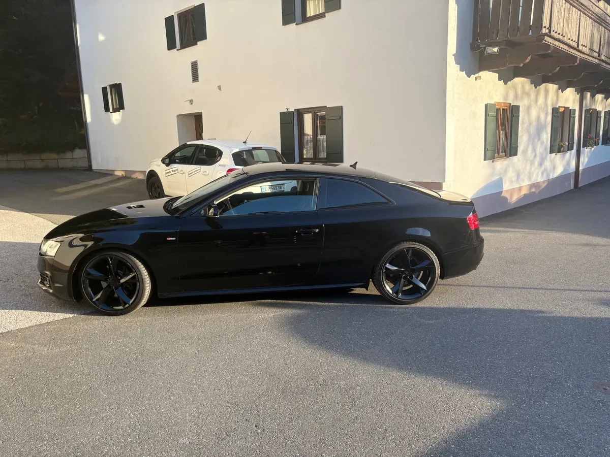 Audi A5 2011 photo 2