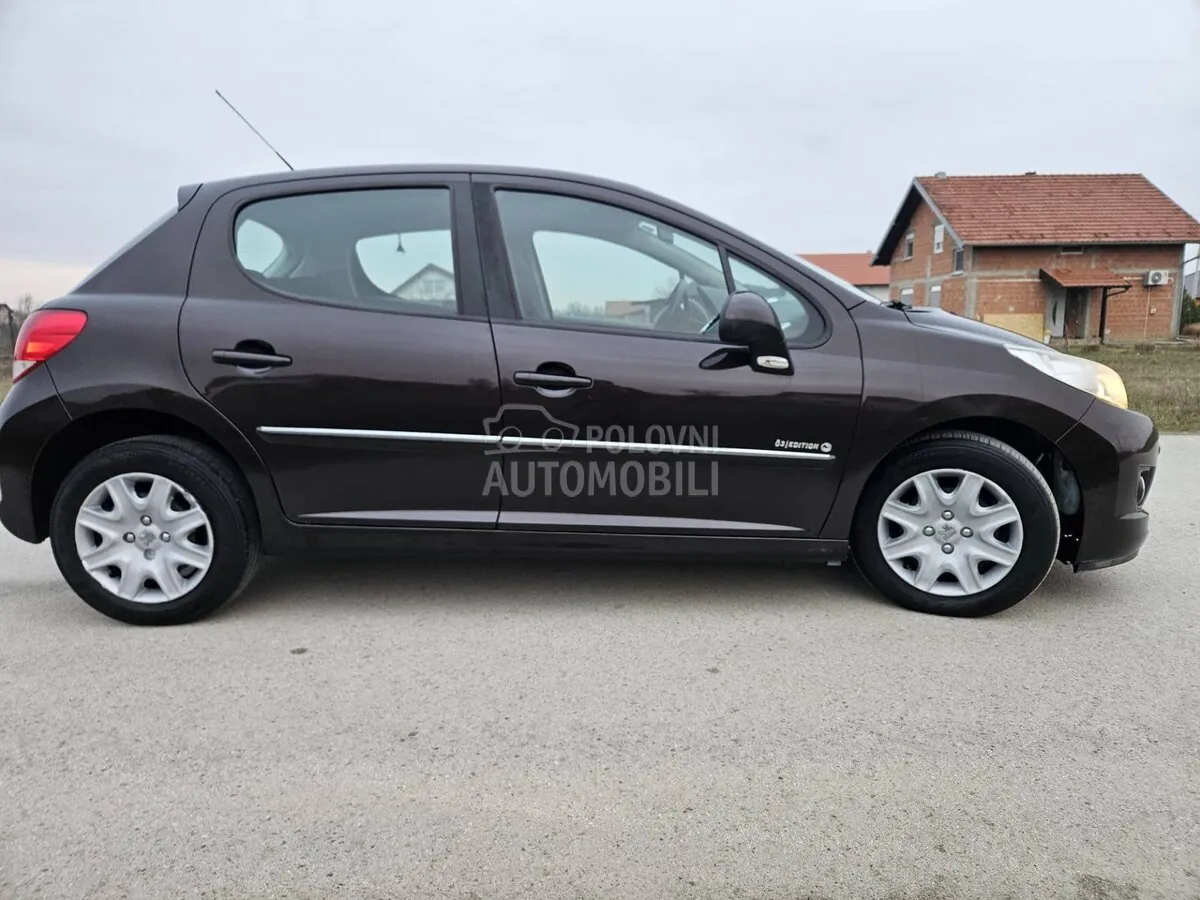 Peugeot 207 2011 photo 5