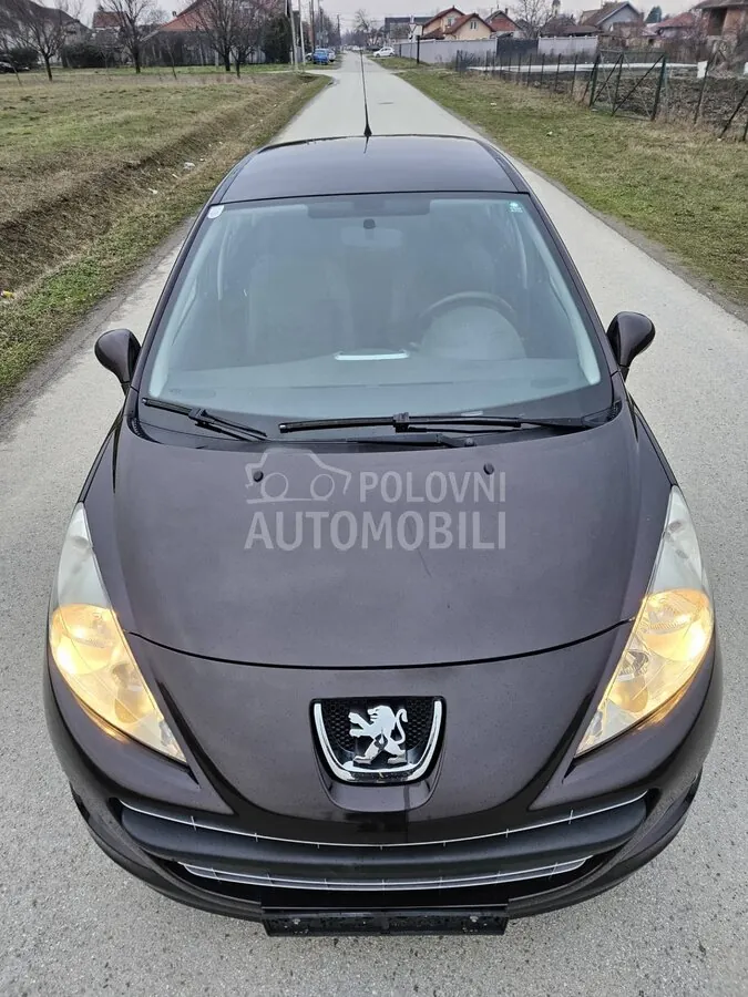 Peugeot 207 2011 photo 3