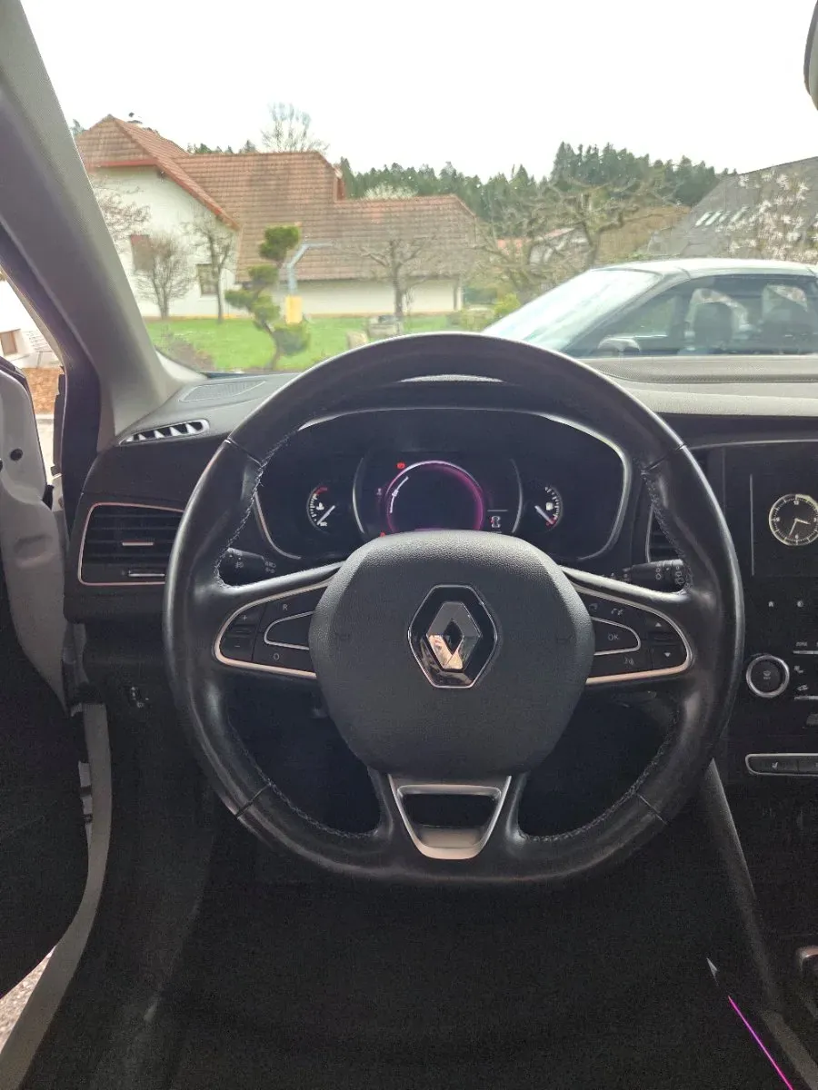 Renault Megane 2018 photo 2