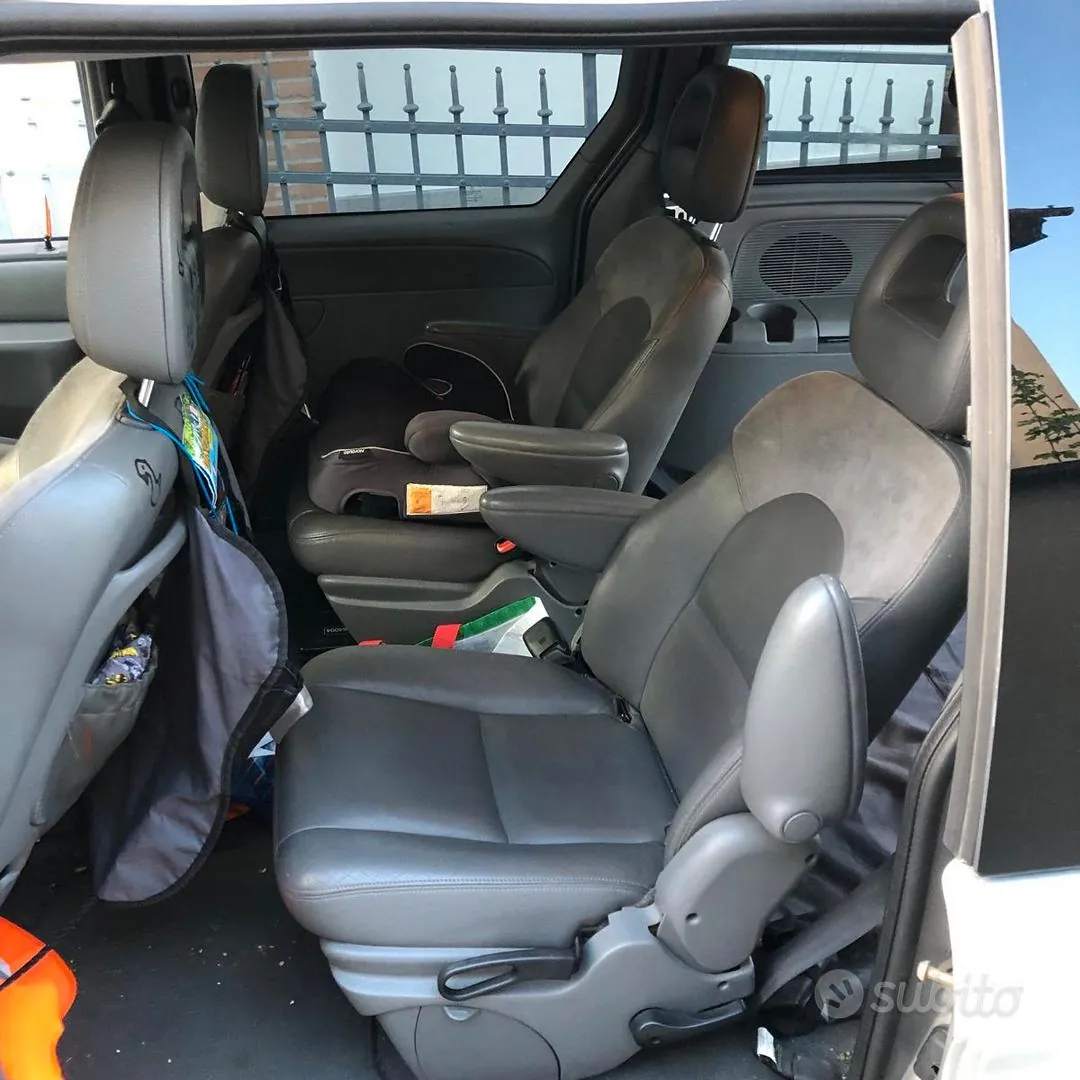 Chrysler Voyager 2006 photo 3