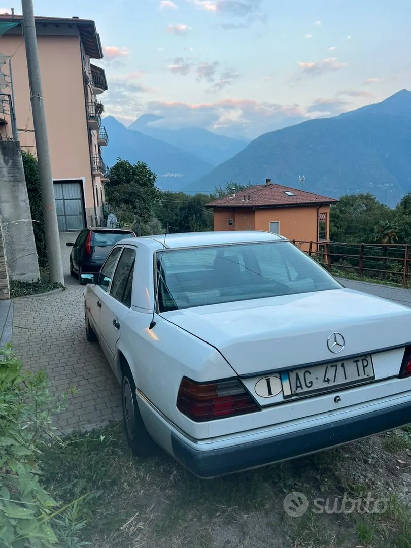 Mercedes-Benz 250D 1996 photo 3