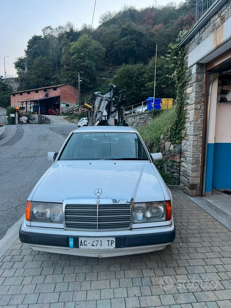 Mercedes-Benz 250D 1996 photo 2