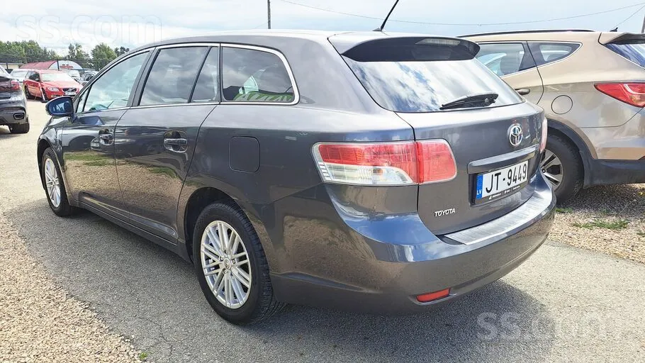 Toyota Avensis 2010 photo 4