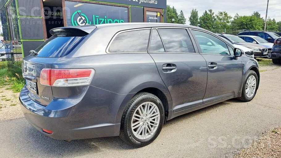Toyota Avensis 2010 photo 2