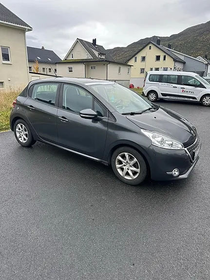 Peugeot 208 2013 photo 3