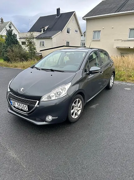 Peugeot 208 2013 photo 2