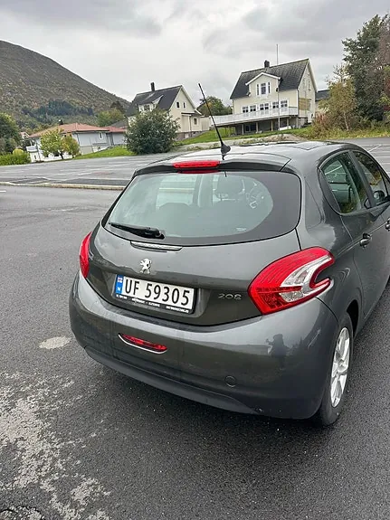 Peugeot 208 2013 photo 4