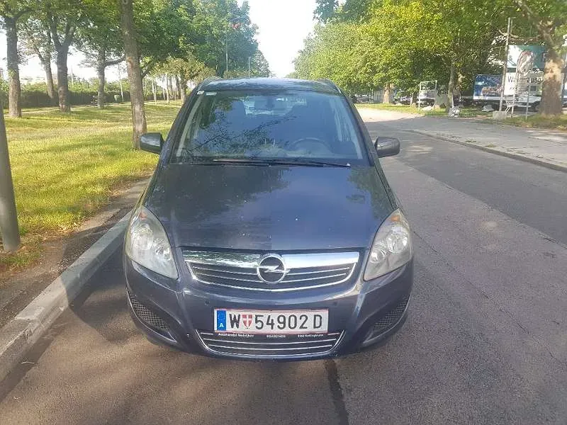 Opel Zafira 2010 photo 2