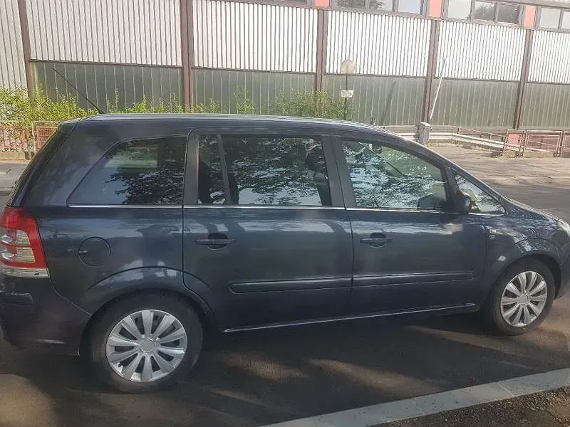 Opel Zafira 2010 photo 3