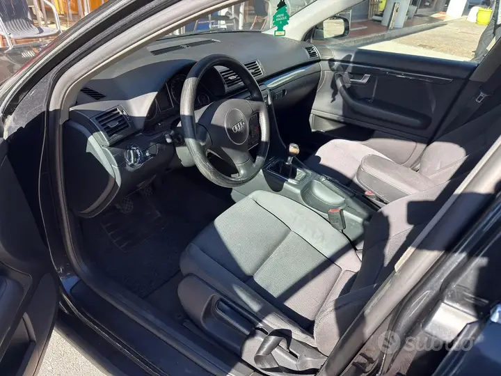 Audi A4 2004 photo 3