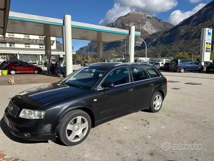 Audi A4 2004 photo 2