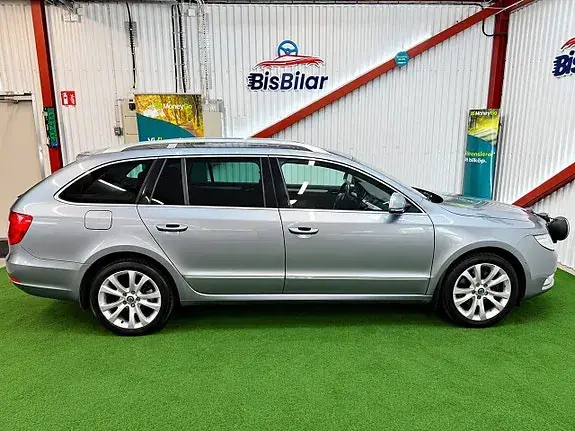 Skoda Superb 2012 photo 4