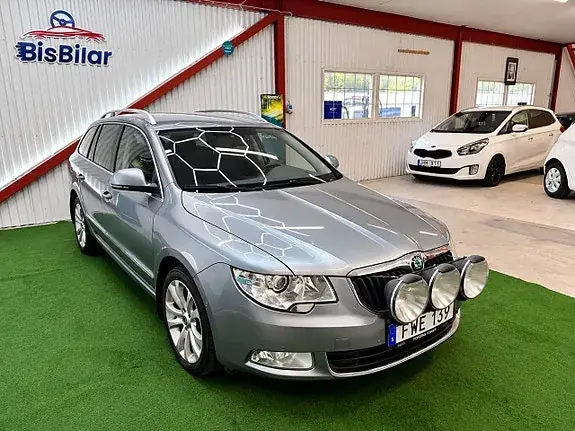 Skoda Superb 2012 photo 3