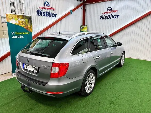 Skoda Superb 2012 photo 5