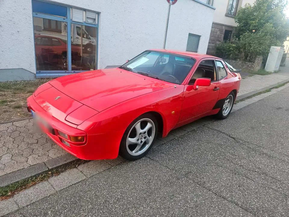 Porsche 944