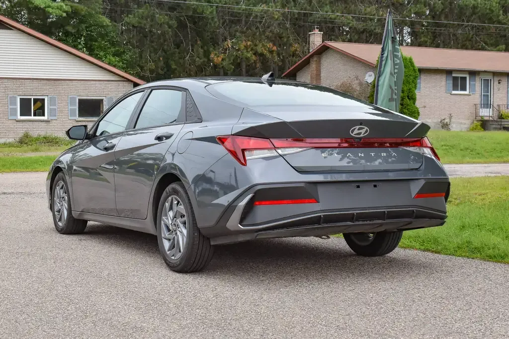 Hyundai Elantra 2026 photo 5