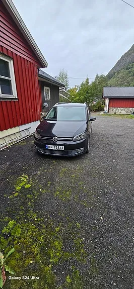 Volkswagen Touran 2012 photo 2
