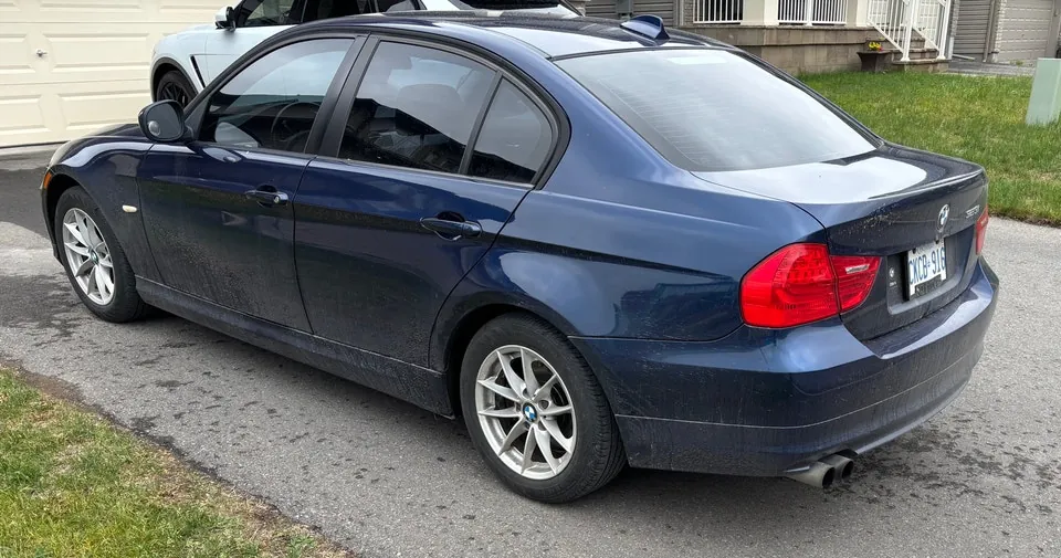 BMW 3 Series 2011 photo 3