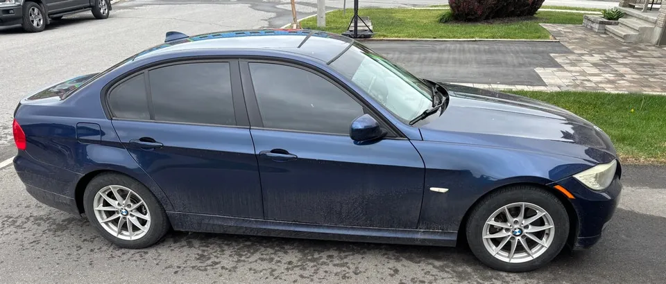 BMW 3 Series 2011 photo 2