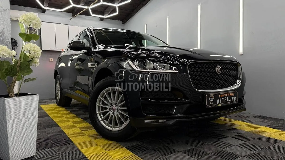 Jaguar F-Pace 2017 photo 2
